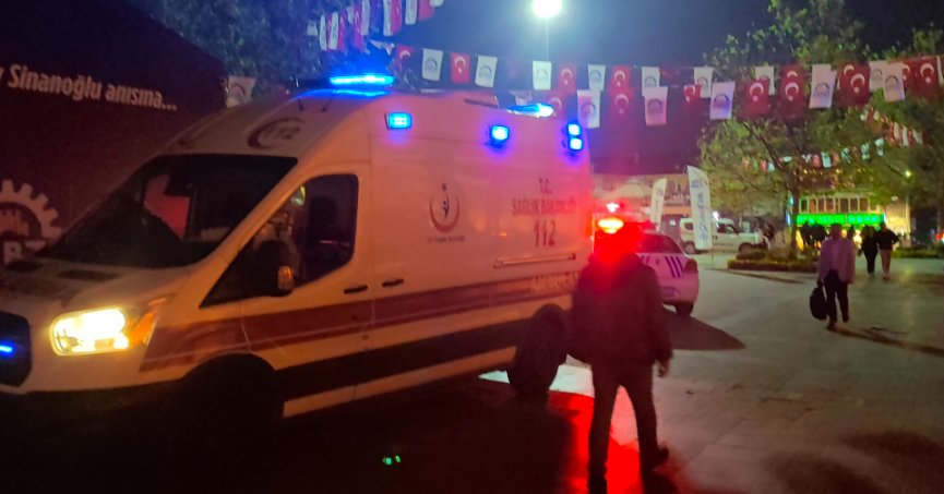 Gebze'de yolun karşısına geçen yayaya otomobil çarptı