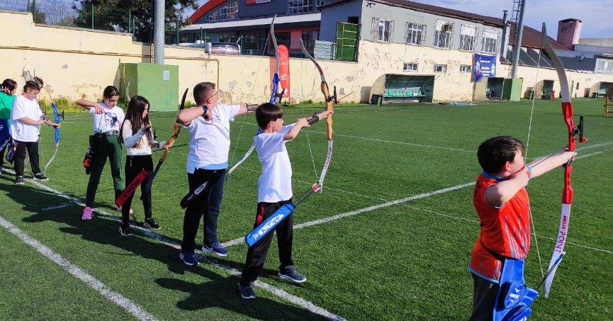 İlk yarışmalarından 9 madalya ile döndüler