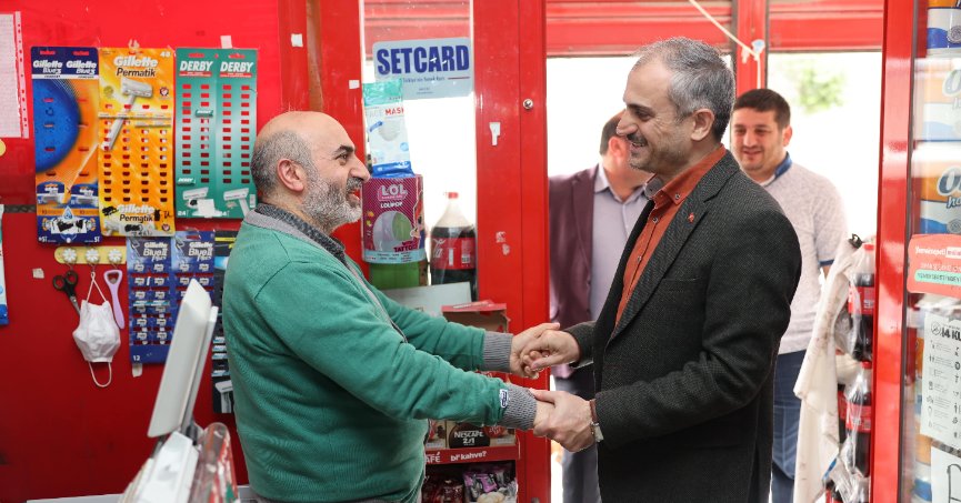 Başkan Çiftçi, hem esnafın taleplerini dinliyor hem de yapılan projeleri anlatıyor