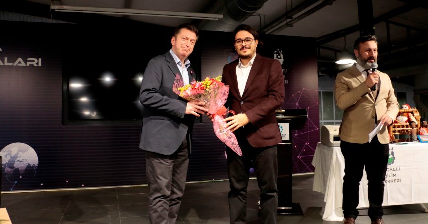 Bilişim yazarı Kuzuoğlu teknoloji meraklılarıyla buluştu