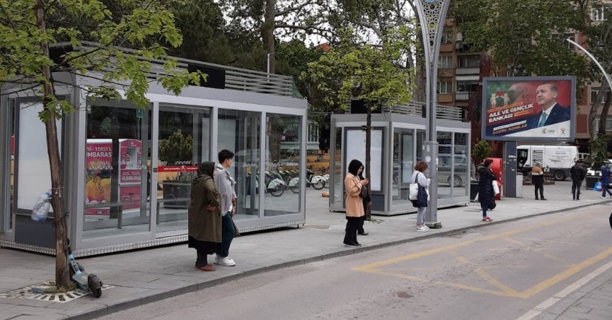 Cumhuriyet Parkına klimalı modern durak