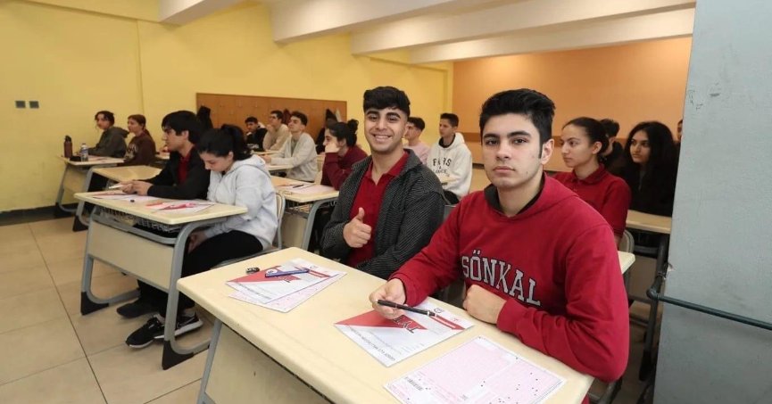 Öğrenciler deneme sınavında ter döktü
