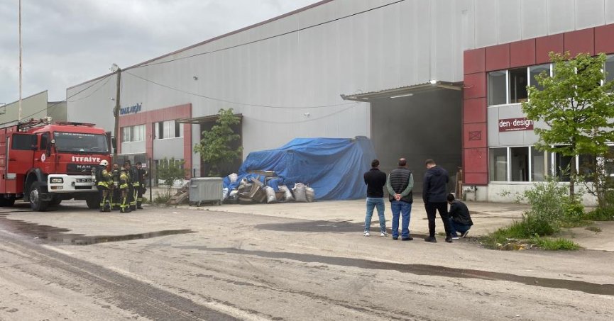 Talaşlar tutuşunca mobilya atölyesinde yangın çıktı