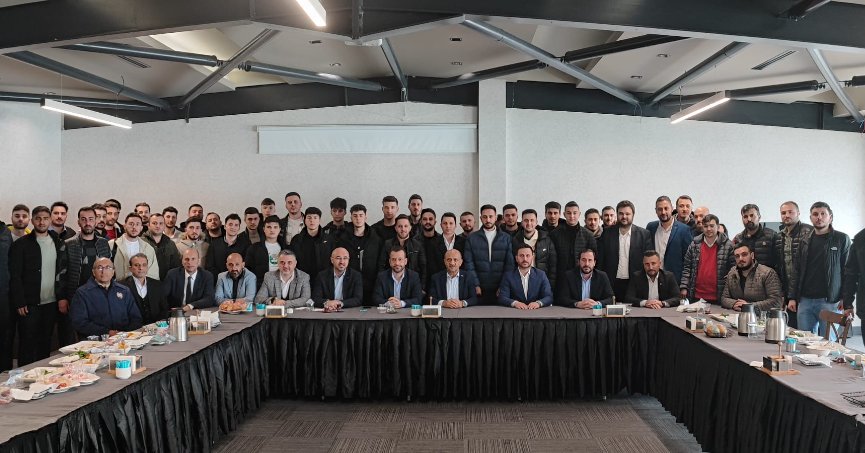 Fikri Işık İzmit’te gençlerle buluştu