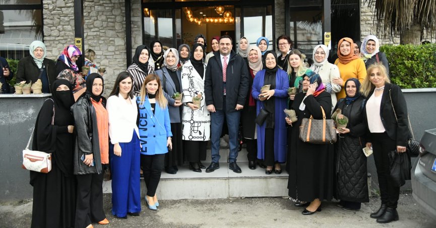 Başkan Özlü: Annelerimiz Bir Gün Değil, Her Gün Baş Tacımız