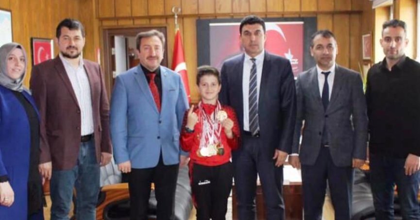 Şampiyon karateciden Kaymakam ve Milli Eğitim Müdürüne ziyaret