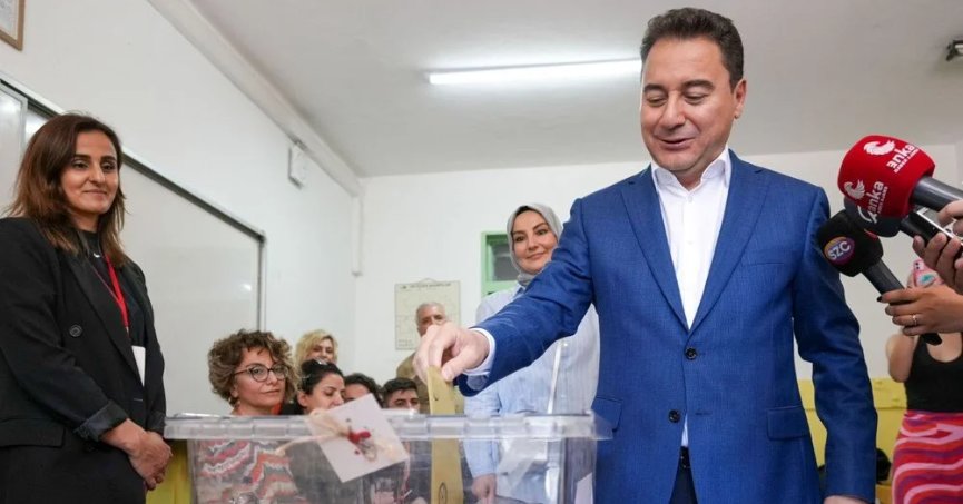 DEVA Partisi Genel Başkanı Ali Babacan oyunu kullandı