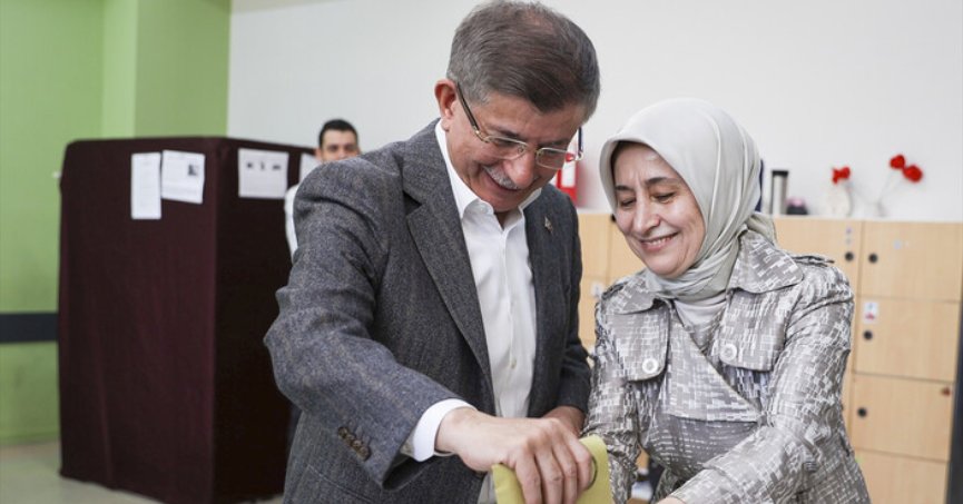 Gelecek Partisi Genel Başkanı Ahmet Davutoğlu oyunu kullandı
