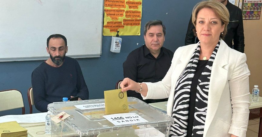 Yasemin Özdemir Gebze’de oy kullandı