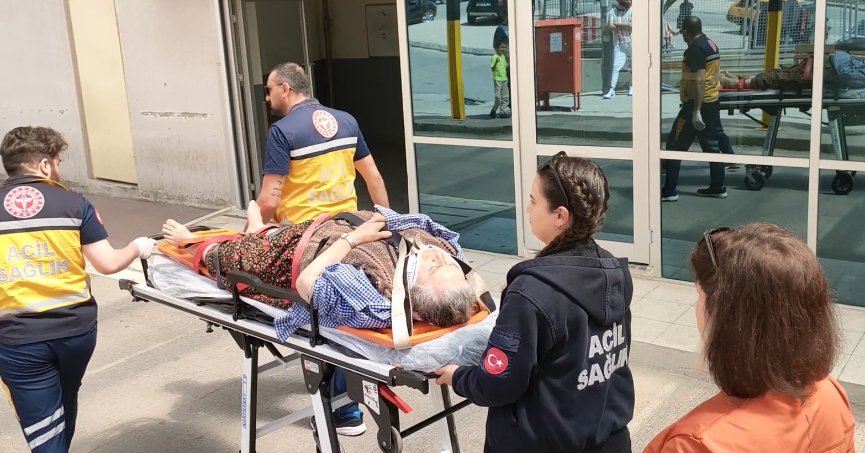 Merdivenden düşen yaşlı kadın hastanelik oldu
