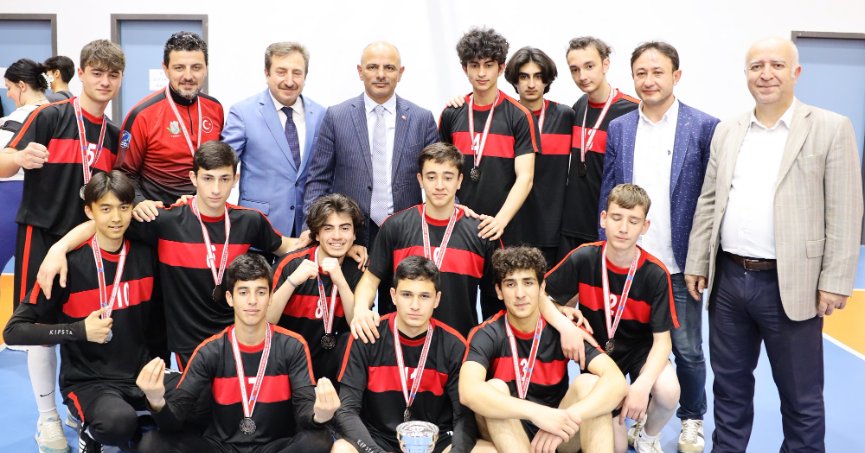 Körfez’de Liseler Arası Voleybol Turnuvası çekişmeli geçti