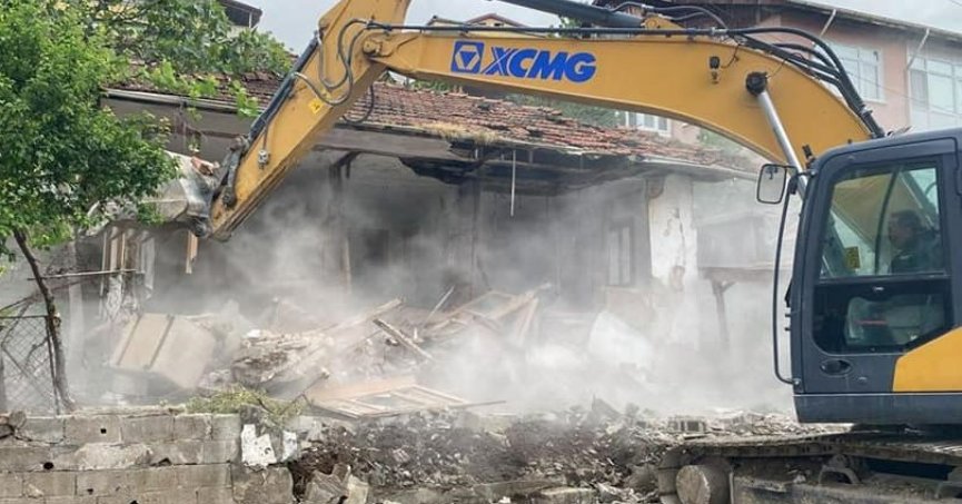 Felaketi yaşayan ilçede yıkılan bina sayısı 120 oldu