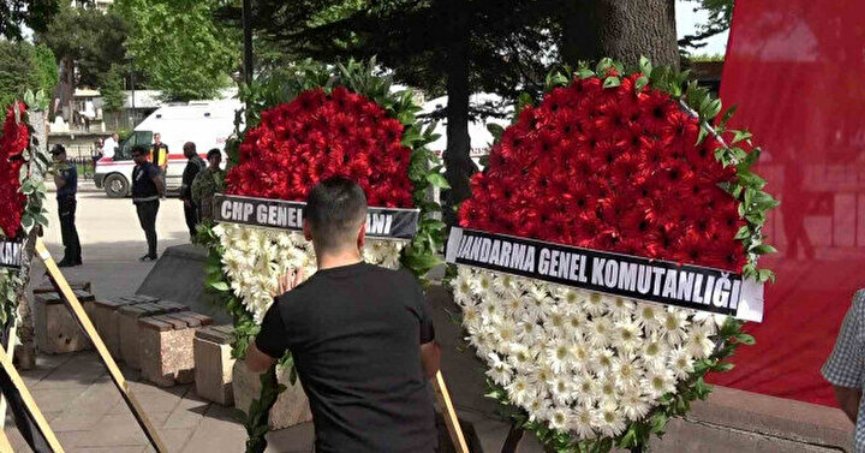 Şehit yakınları Kılıçdaroğlu'nun gönderdiği çelengi parçaladı