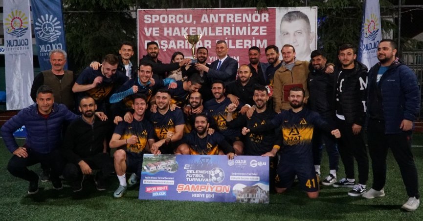 Gölcük Belediyesi 22.Geleneksel futbol turnuvası şampiyonu Azat İnşaat