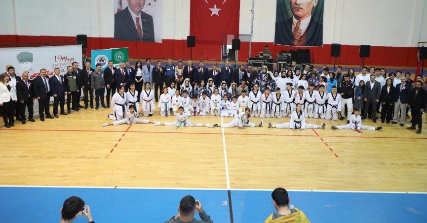 Sahnenin tozunu attılar