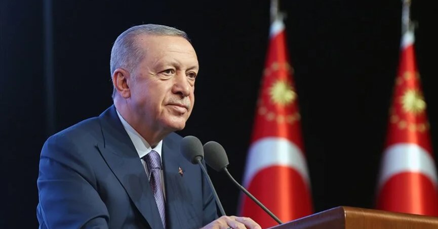 Cumhurbaşkanı Erdoğan'dan gençlere çağrı: Çizmeye çalıştıkları o karanlık tabloya aldırış etmeyin
