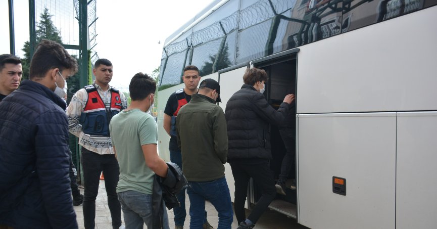 Kocaeli'de 137 Afgan uyruklu göçmen sınır dışı ediliyor