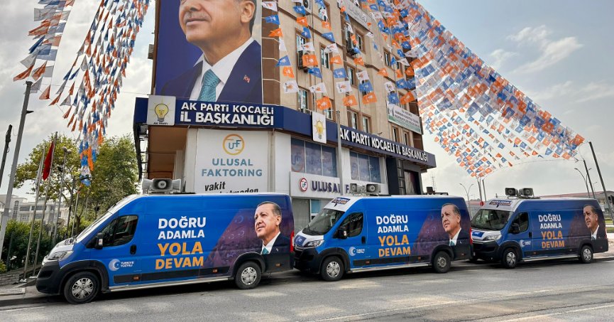 AK Parti araçları her yerde