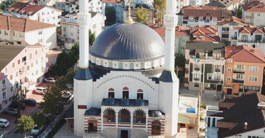 Yenisi yapıldı, hasarlı eski cami yıkıldı