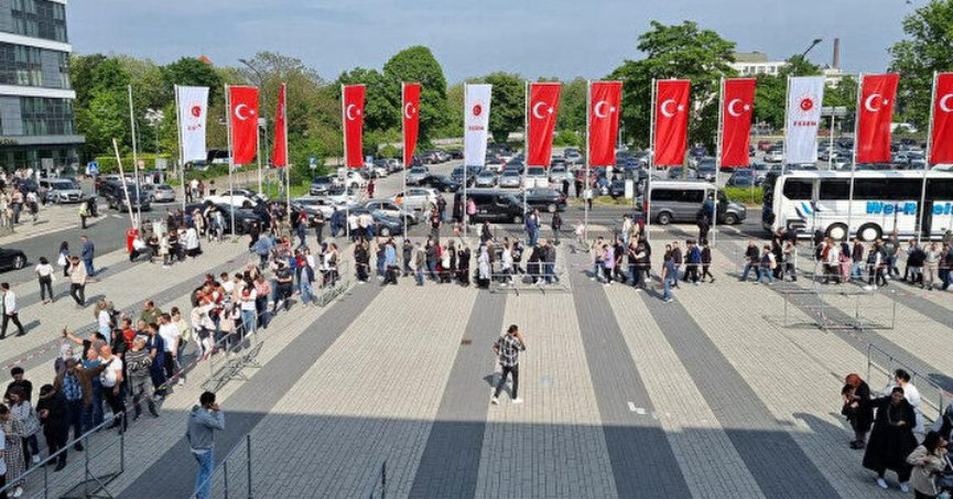 Yurt dışından rekor oy: İki günde bir milyonu aştı