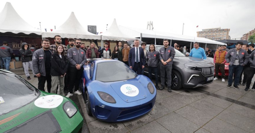 Gençlik ve spor şölenlerinde coşkulu kutlama