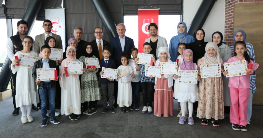 İlim Yayma Cemiyeti'nde Mezuniyet Coşkusu