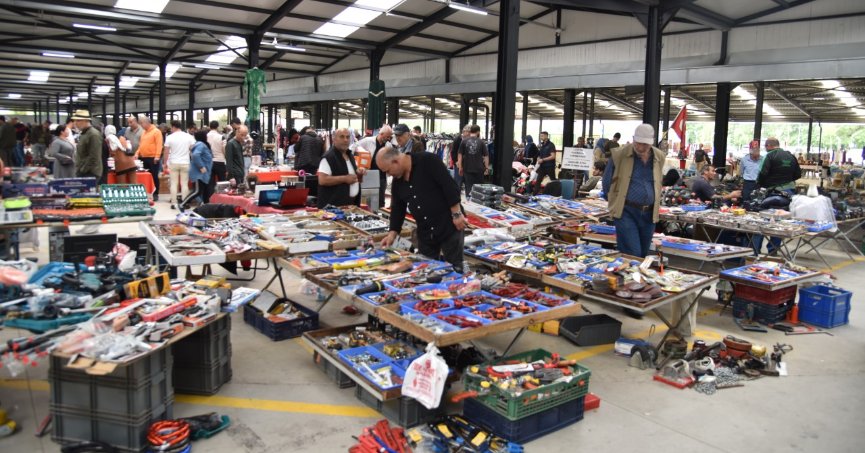 Bu pazar insanları geçmişe götürüyor