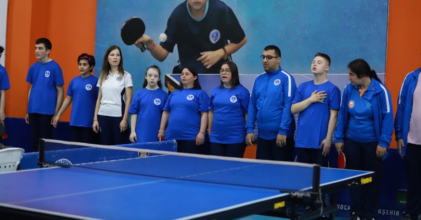 Büyükşehir’den özel sporcuların masa tenisi turnuvası