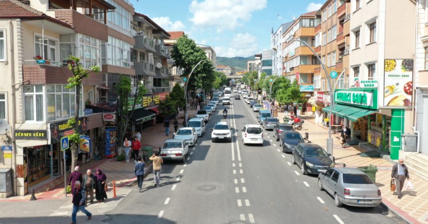 Körfez’de asfaltlanan caddelerin yol çizgileri çekildi