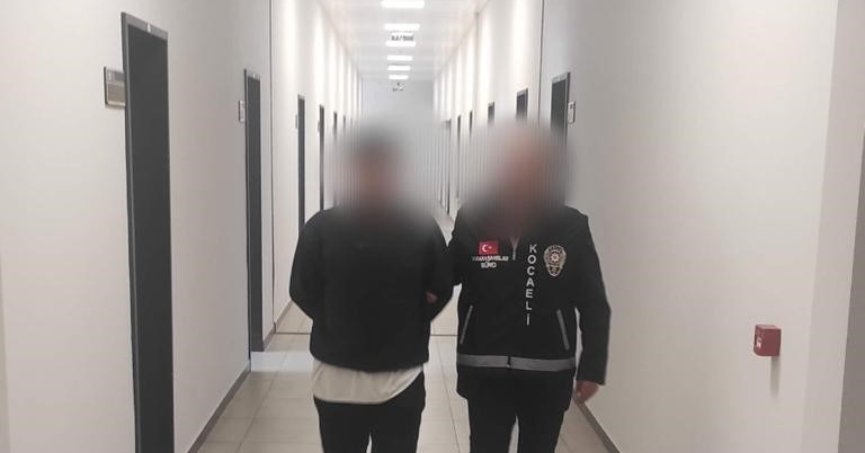 Hırsızlık suçundan aranıyordu, yakayı ele verdi