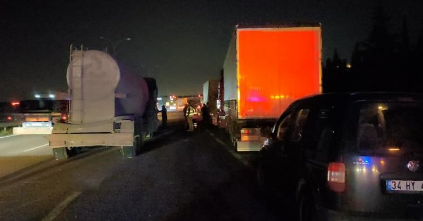 TEM Otoyolu Kocaeli geçişinde 7 araçlı zincirleme kaza