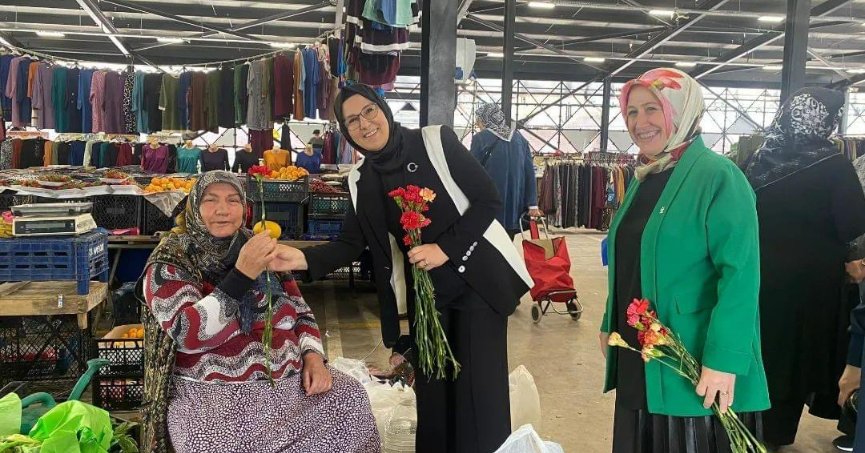 Katırcıoğlu mazbatayı aldı, pazara indi ve teşekkür etti