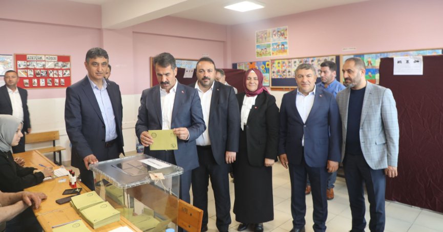 Cemil Yaman Dilovası’nda oy kullandı