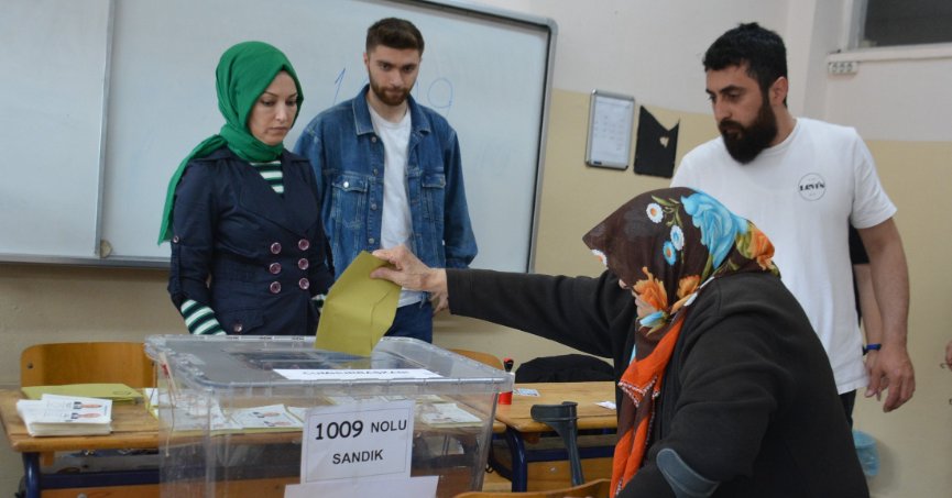 Nazire Teyze oyunu kullanacağı okula özel araçla götürüldü: 