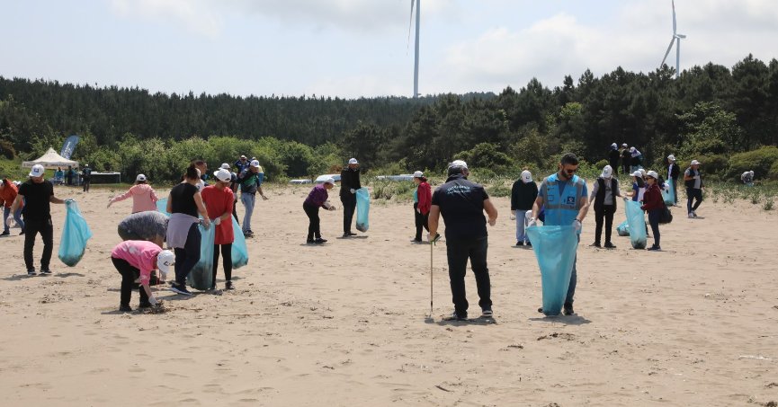 Uzunkum Sahili’nde kıyı temizliği yapıldı