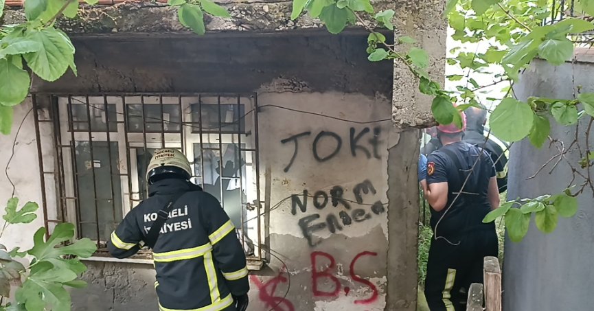 Metruk binada yangın çıktı, mahalleli isyan etti: 