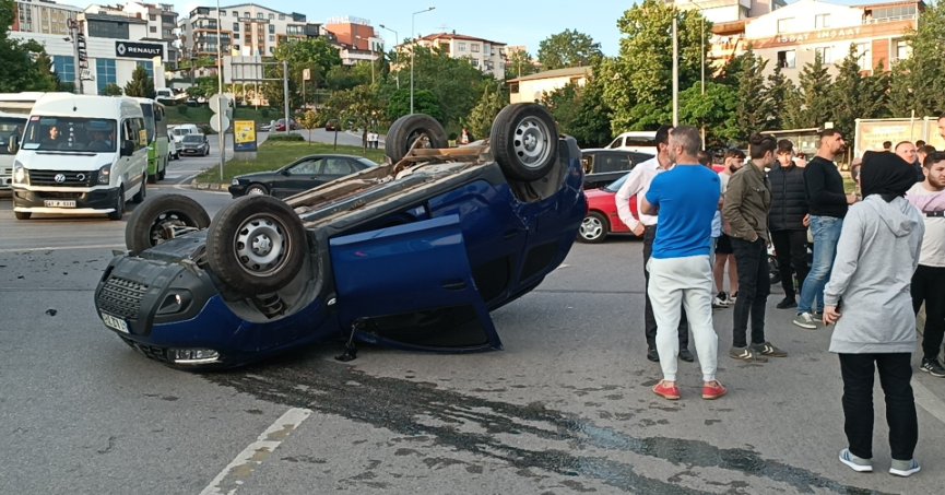 Takla atan otomobilden hafif sıyrıklarla çıktı