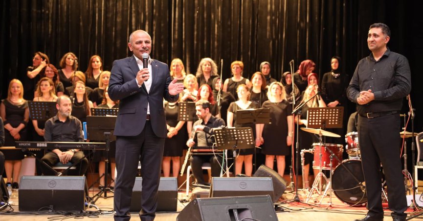 Kiraz Çiçeği Korosu ilk konserini verdi