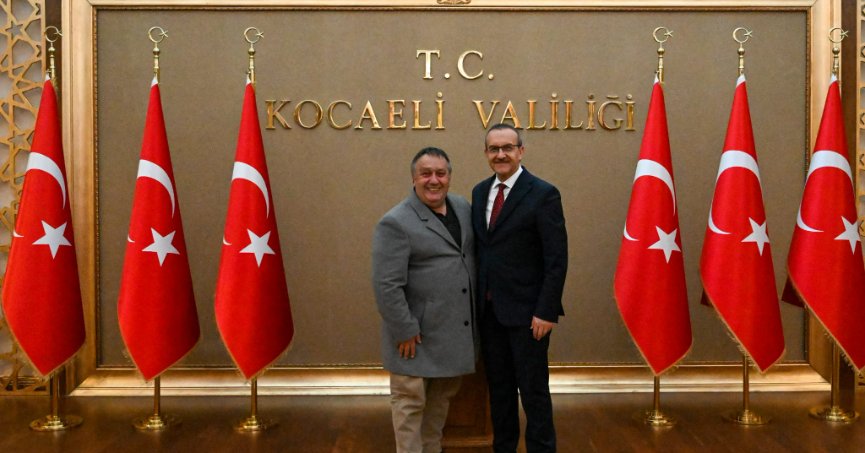 ÜNLÜ TÜRKÜCÜ VALİ YAVUZ’U ZİYARET ETTİ