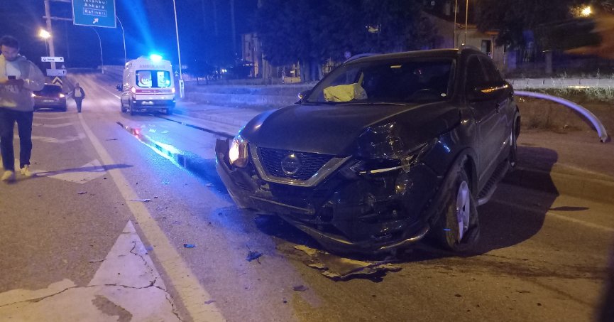 İki otomobil çarpıştı: 4 yaralı