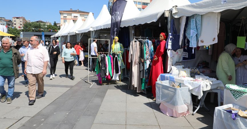 Deprem bölgesinden gelen esnaf Ucuzluk Panayırında 