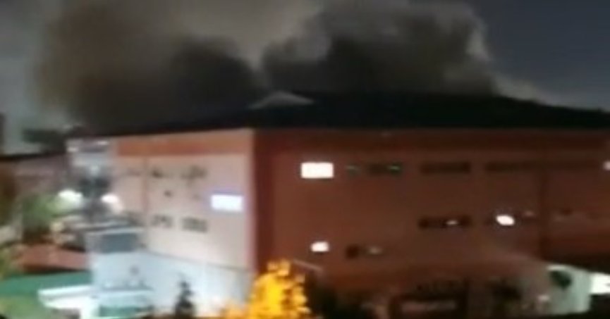 Geri dönüşüm fabrikasının deposunda yangın