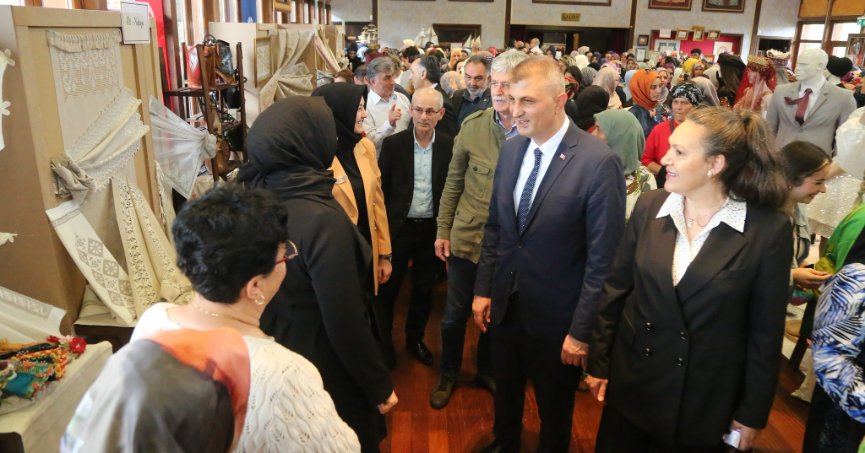 Kursiyerlerin el emeği ürünleri görücüye çıktı