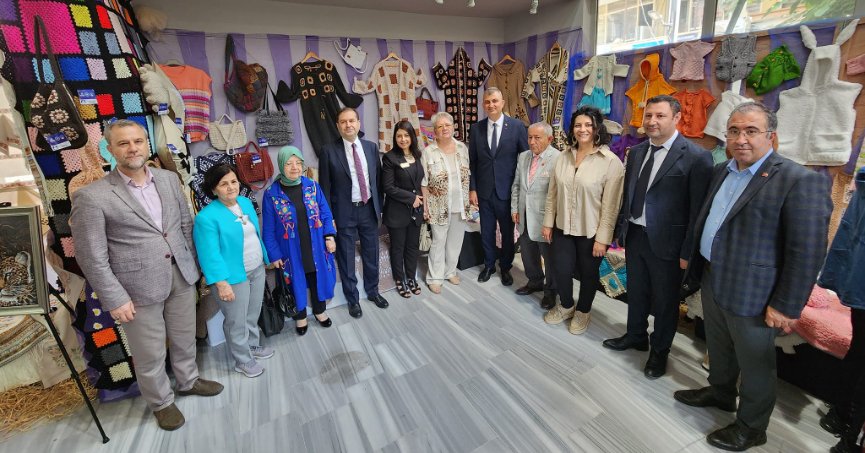 GÖLCÜK BELEDİYESİ SANAT GALERİSİNDE KARMA SERGİLER SÜRÜYOR