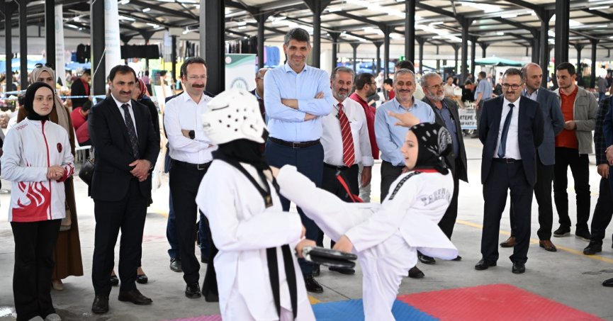 KARTEPE’DE “İMAM HATİP OKULLARI ŞENLİĞİ”