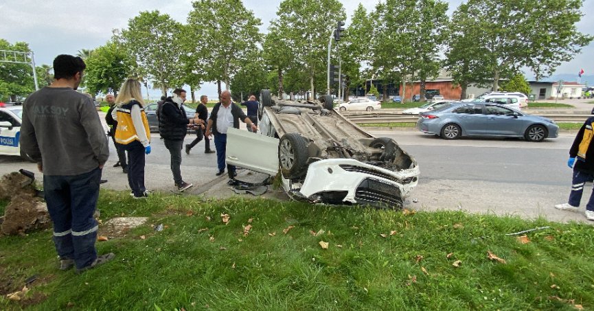 Takla atan otomobilden burnu bile kanamadan çıktı