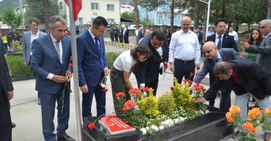 Şehit öğretmen Aybüke Yalçın mezarı başında anıldı