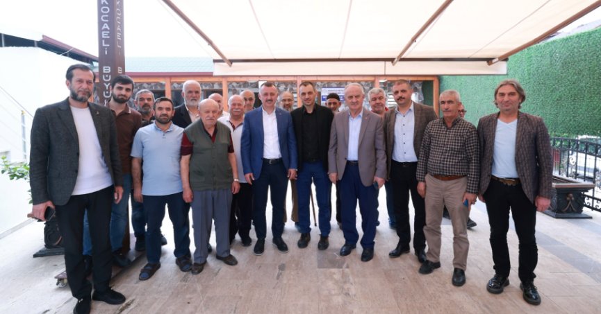 Başkan Büyükakın, Derince İmaret Camii’nde vatandaşlarla sohbet etti