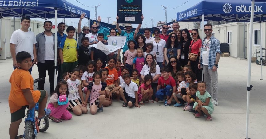 DEPREMZEDE ÇOCUKLAR BİLİMİN EĞLENCELİ DÜNYASI İLE TANIŞTI