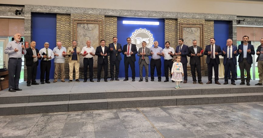 DİYANET-SEN EMEKLİ DİN GÖREVLİLERE PLAKET VERDİ